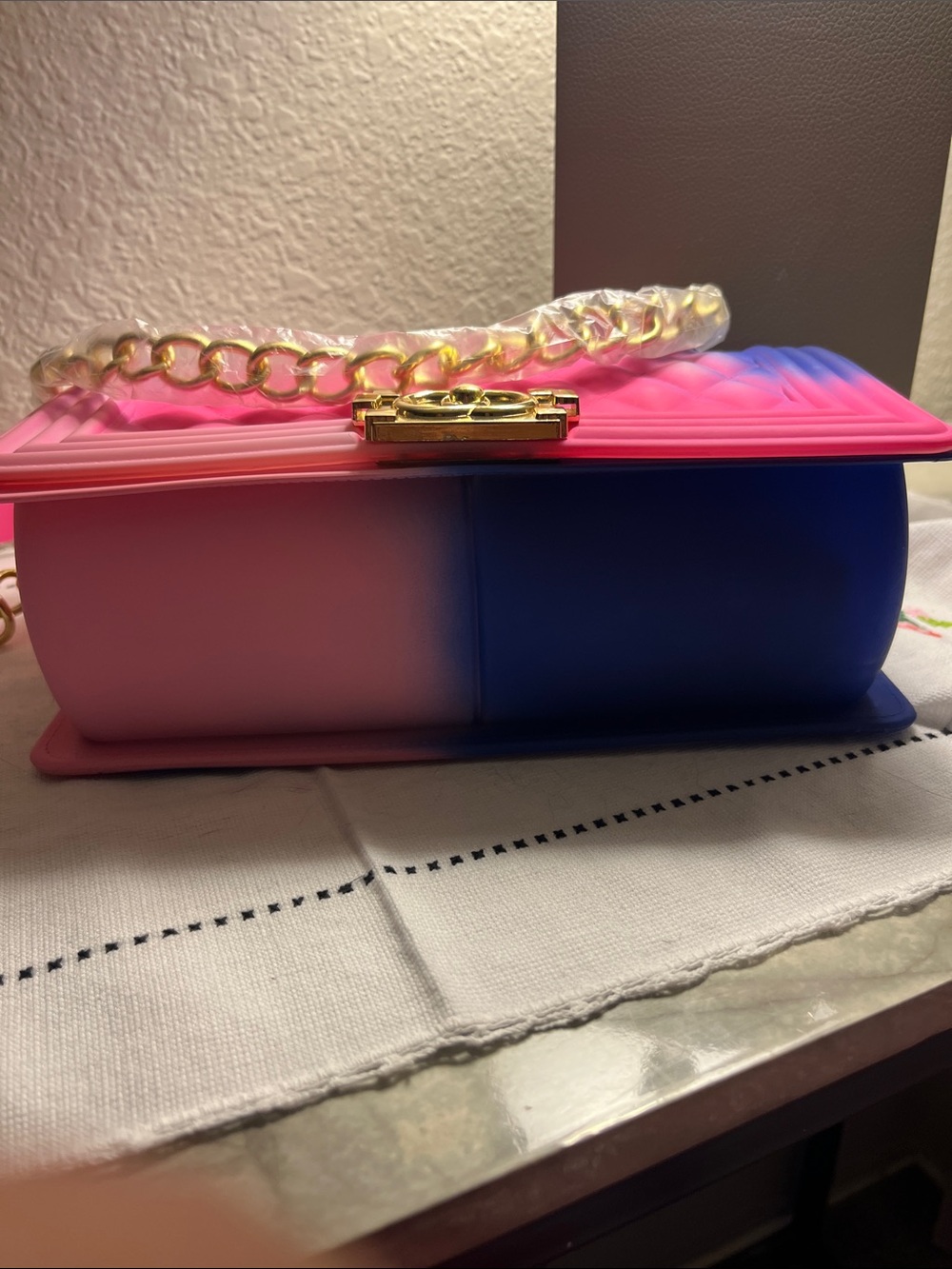 Brand New!Shoulder Bag with Gold Hardware with women’s accessories! - Picture 5 of 6